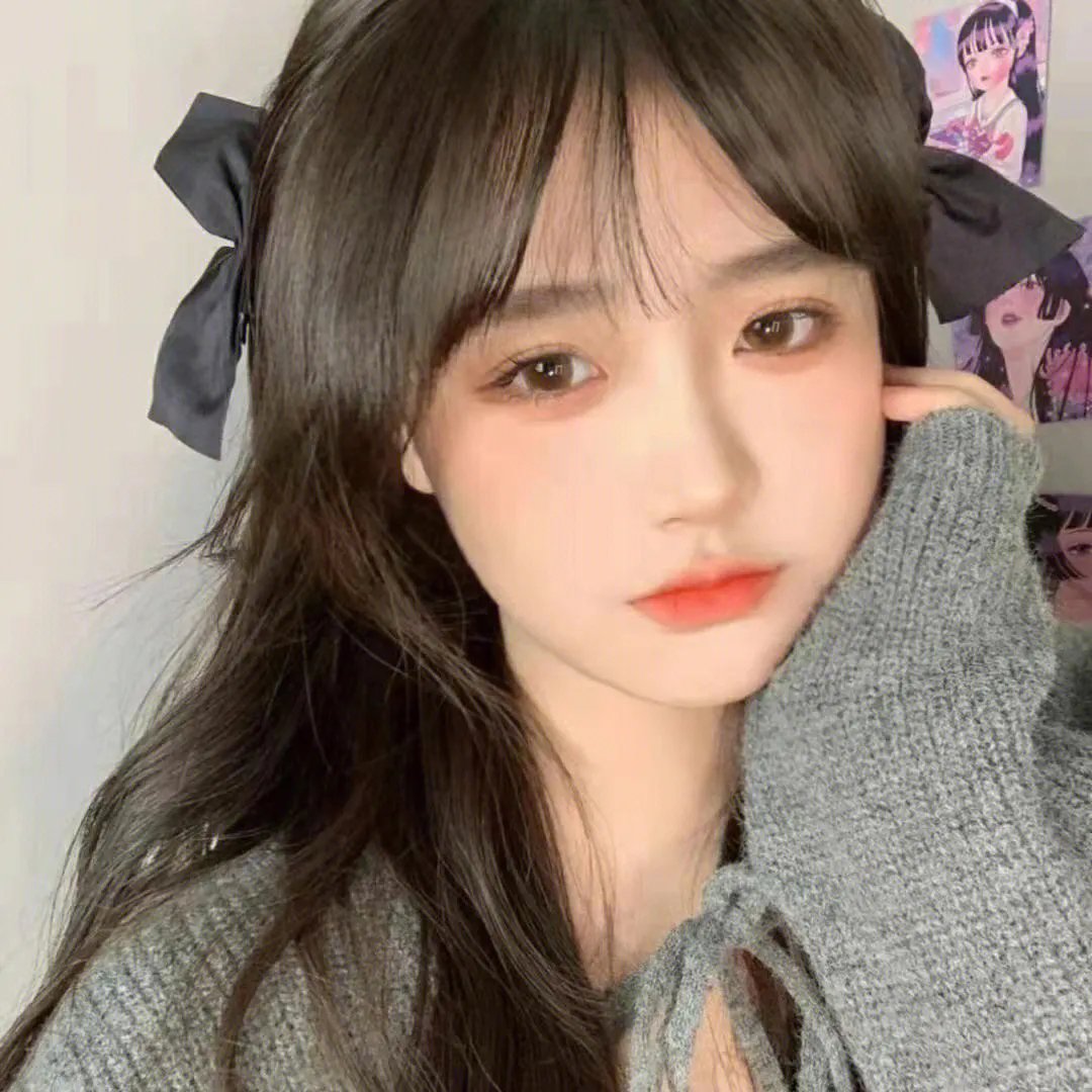 她比春色更怡人